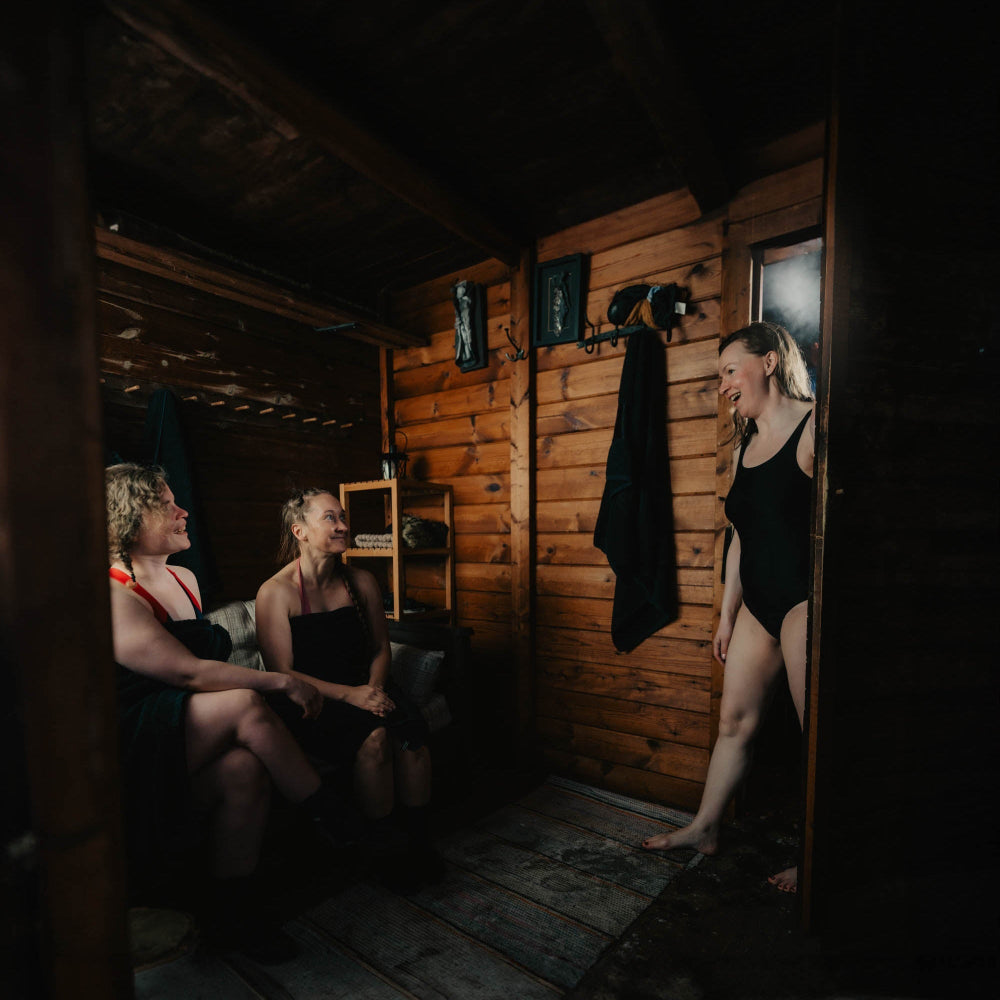 People are chatting cooling down after a good sauna at Roiske Arctic Sauna Retreat