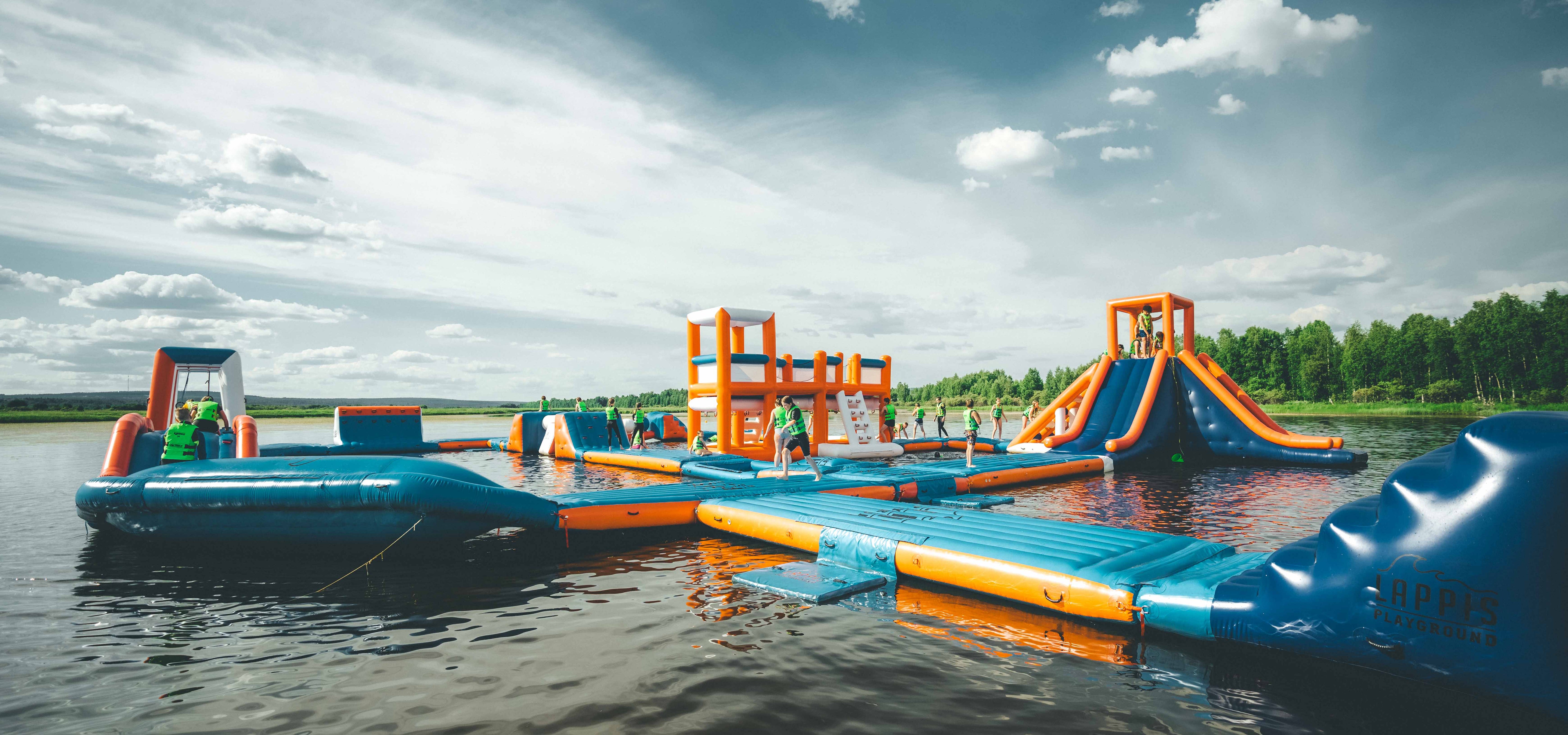 People enjoying the summer day at Roiske Rovaniemi's floating water park
